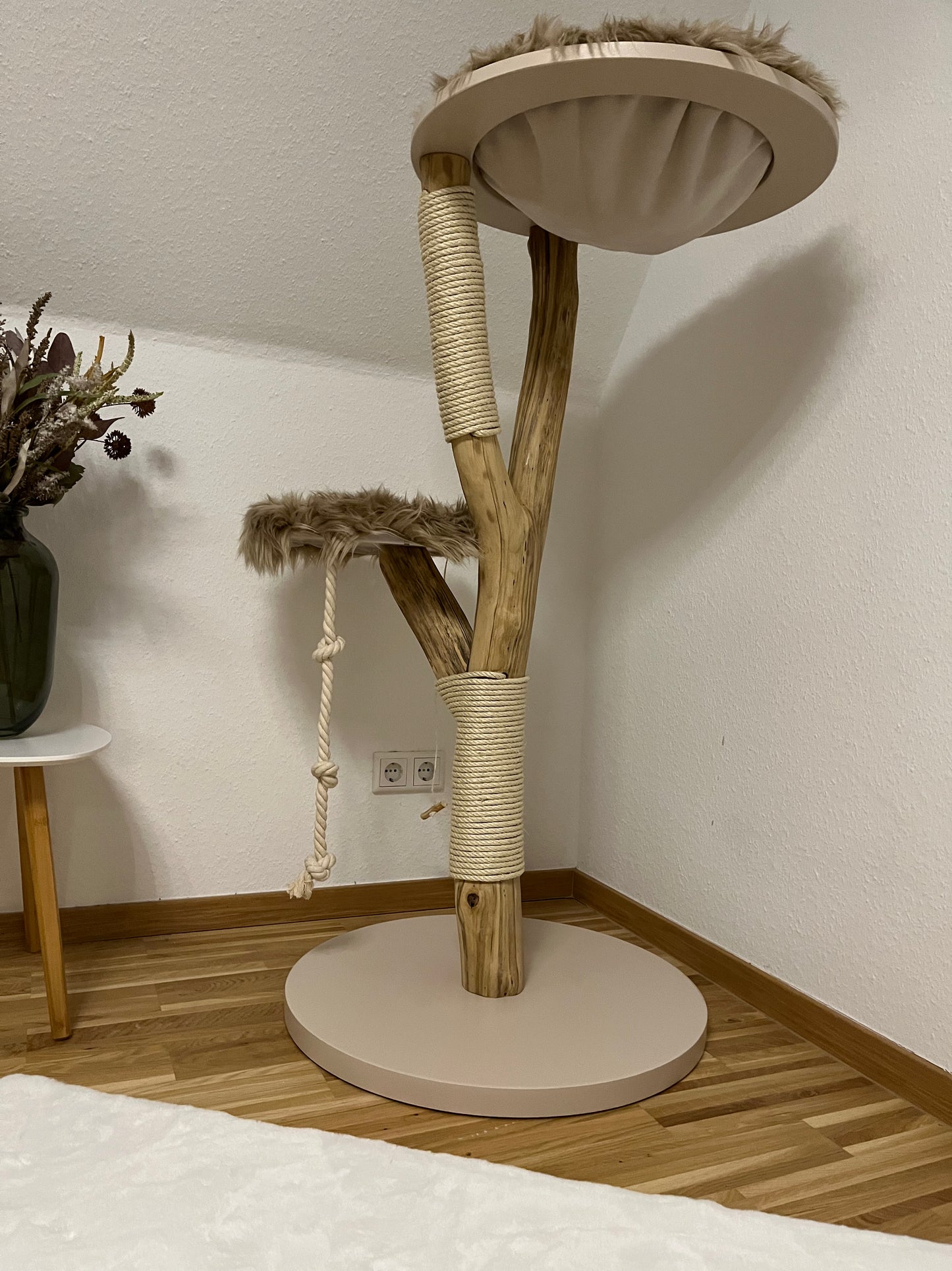 Kratzbaum Naturholz Größe M mit Liegemulde