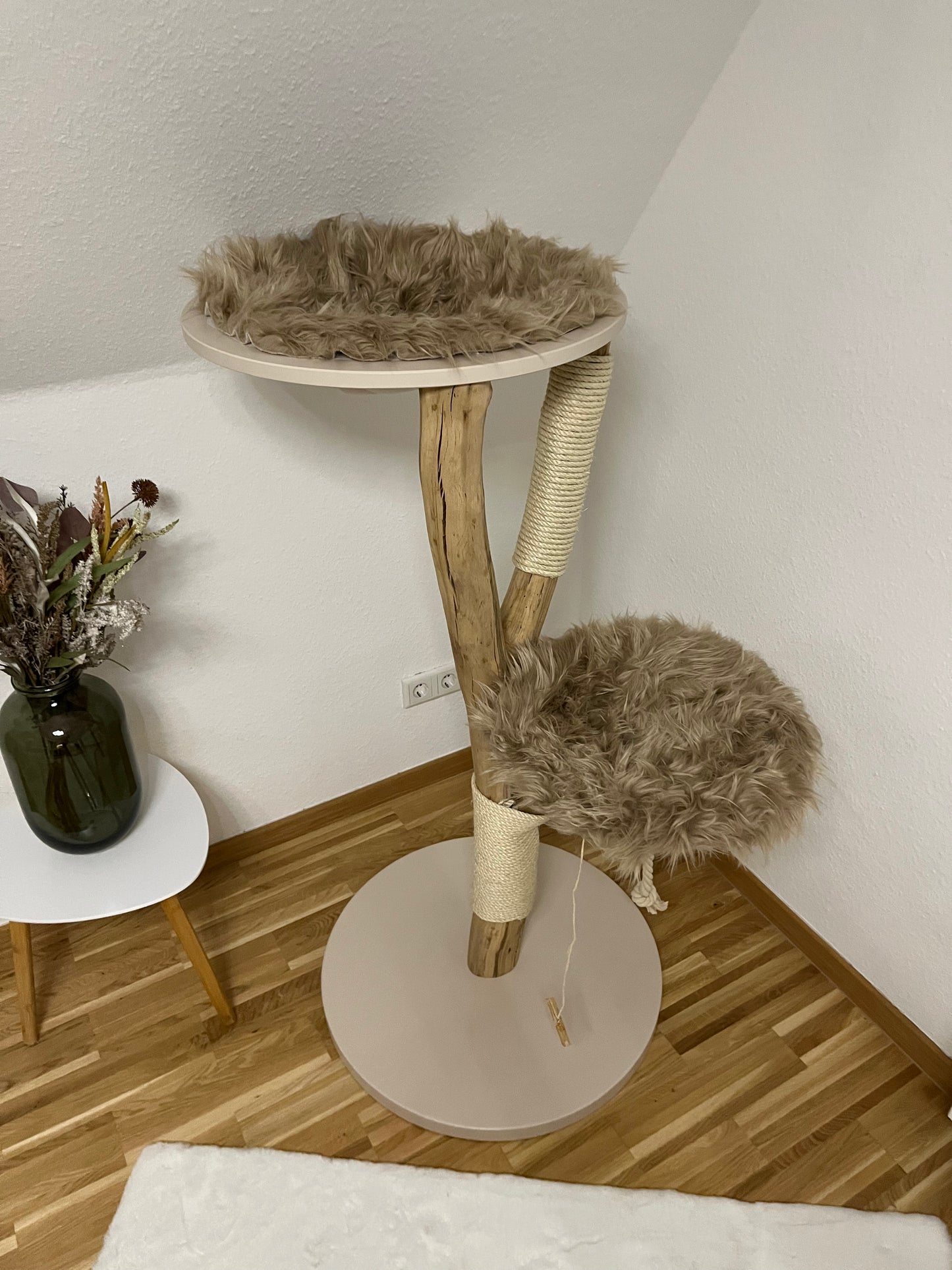 Kratzbaum Naturholz Größe M mit Liegemulde