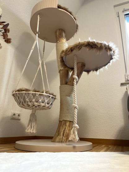 Kratzbaum Naturholz mit großer Liegefläche